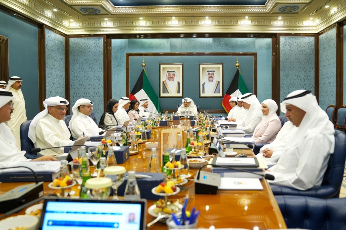 Kuwait Cabinet reviews outcomes of Amir's official visit to France