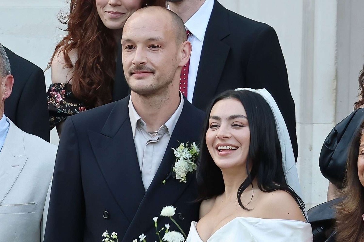 Charli XCX and The 1975 drummer George Daniel are married