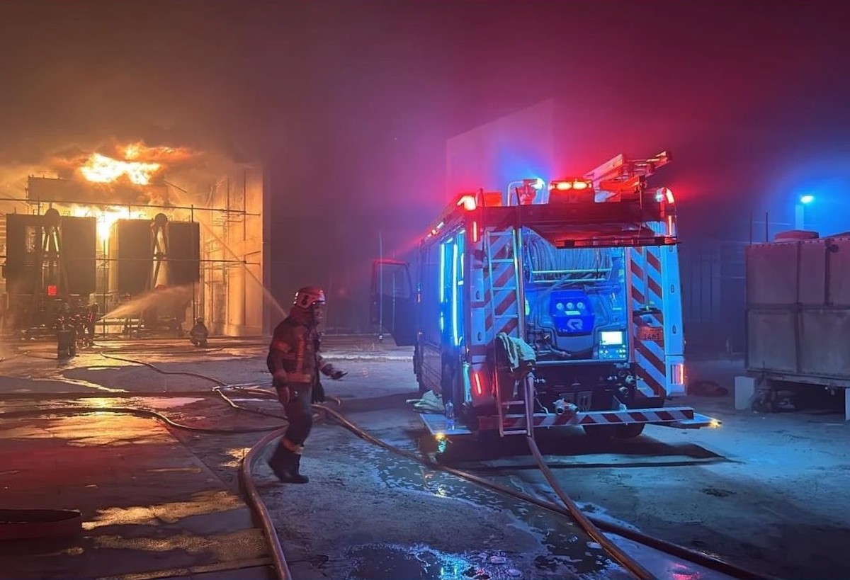 Firefighters contain major electrical transformer blaze in Ahmadi ...