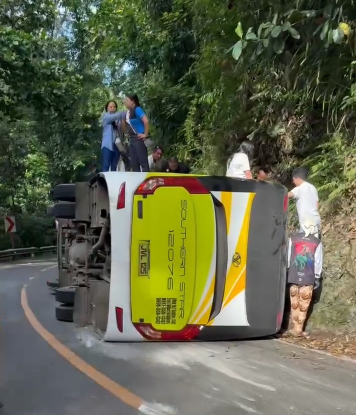 15 injured as passenger bus overturns in central Philippines