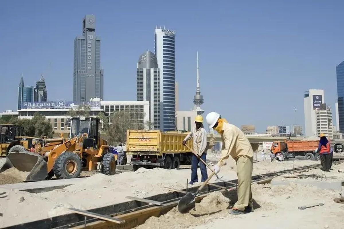 Kuwait government launches full review of public projects and contracts