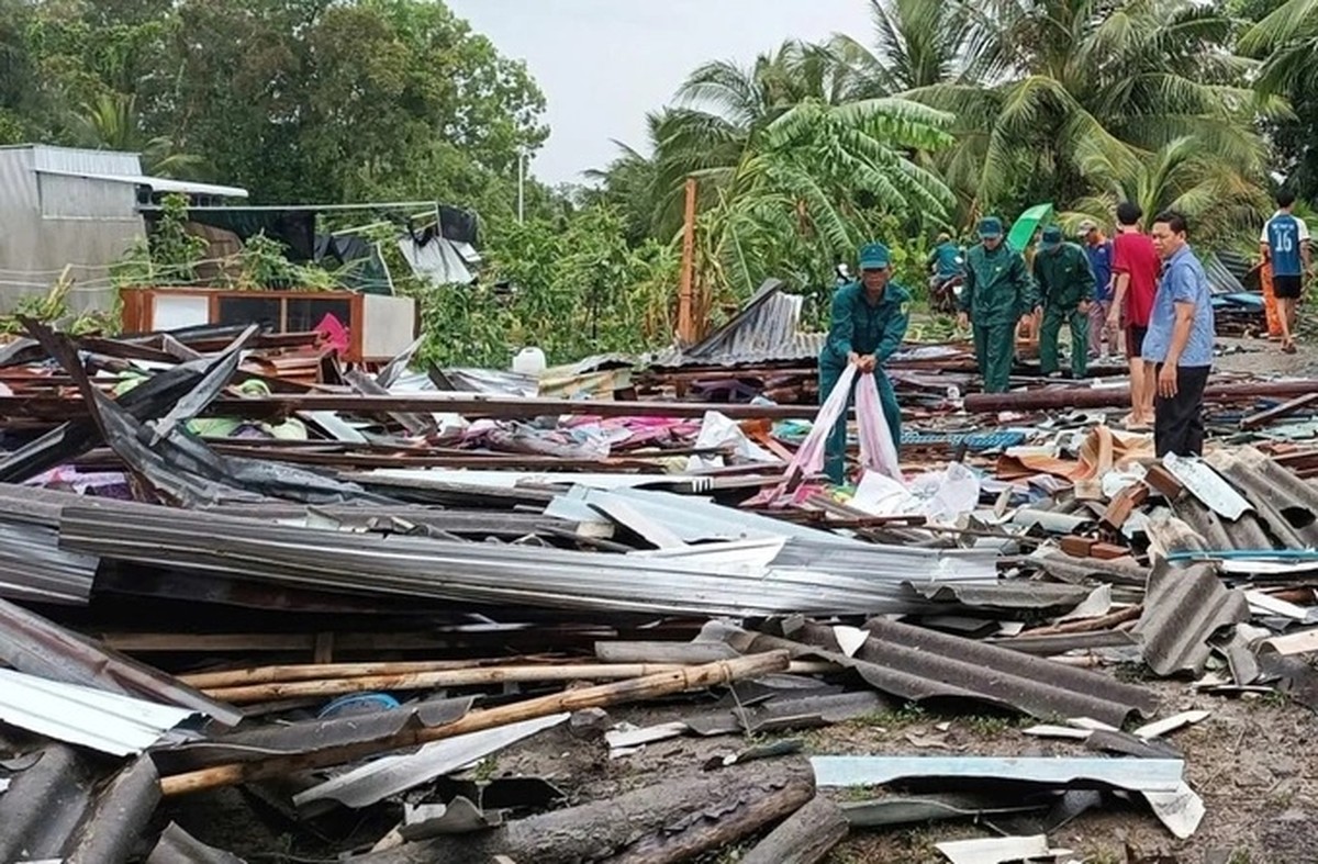 Tornado leaves several houses collapsed in Vietnam