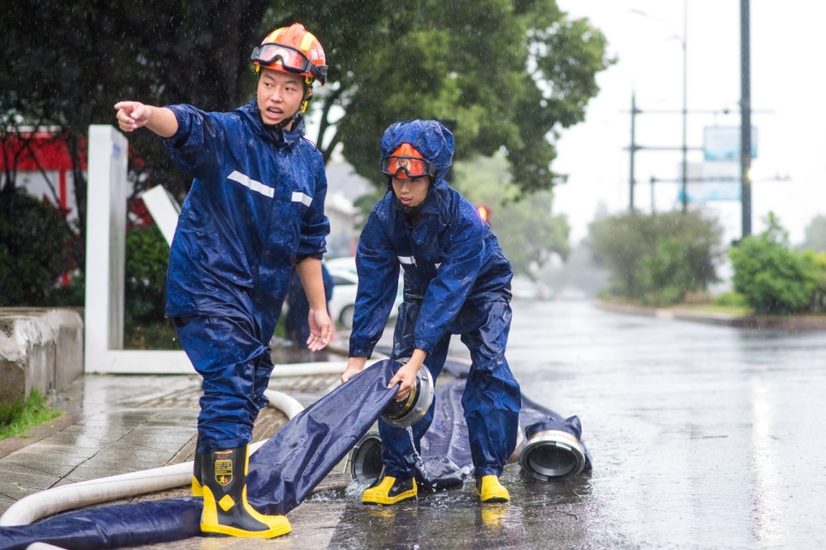 Typhoon Co-May makes 2nd landfall in east China's Shanghai