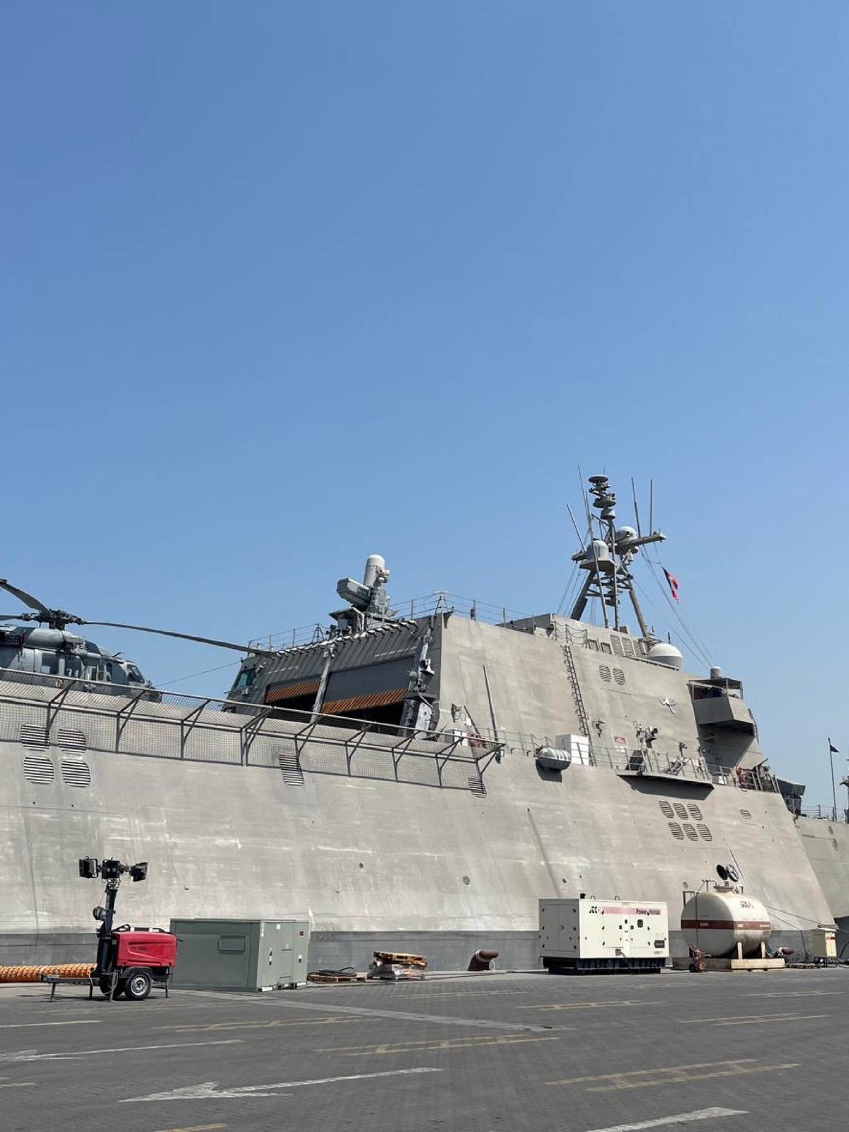 U.S. Warship USS Canberra Visits Kuwait, Highlighting Strong Military Ties Amid Historic Commemoration