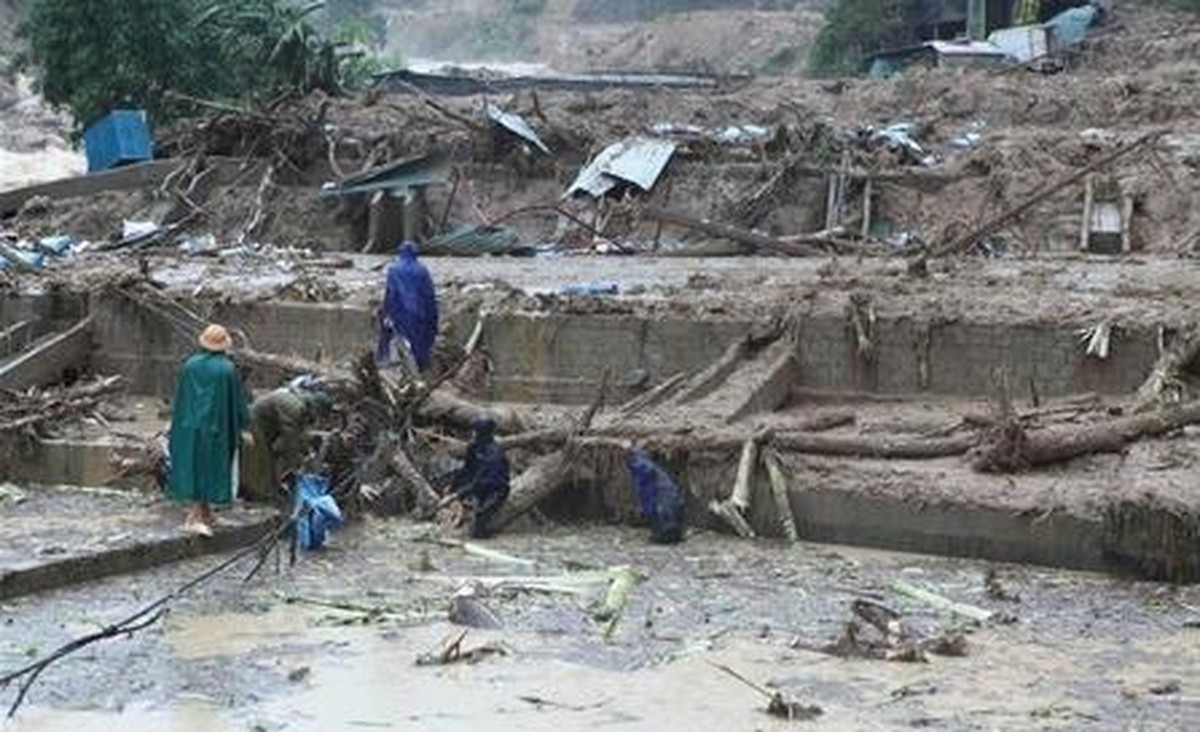 8 dead and 3 missing in Vietnam's flash floods