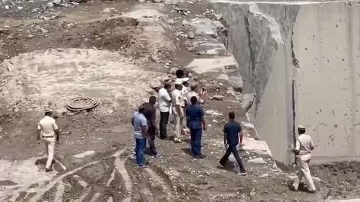 6 workers dead in south India quarry accident