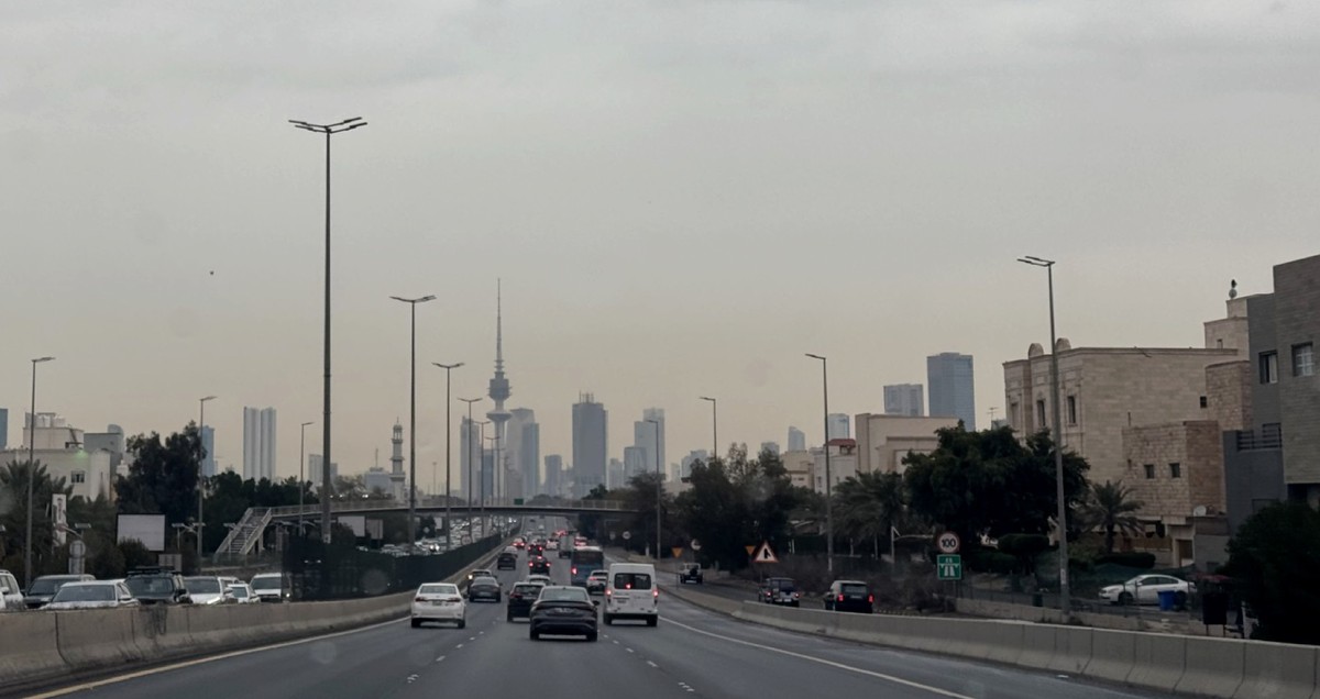 Fog, heat, thunder clash over Kuwait