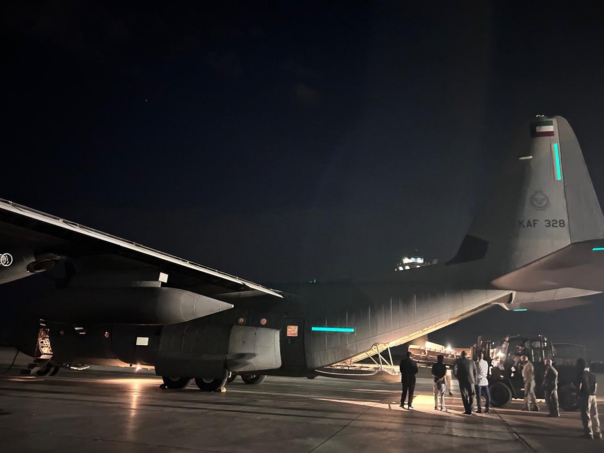Kuwait&rsquo;s first relief plane arrives in Egypt with aid for Gaza