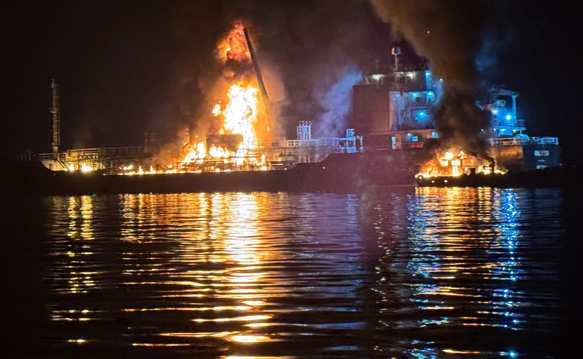 1 killed and 2 injured as 2 vessels catch fire in South Korea's port