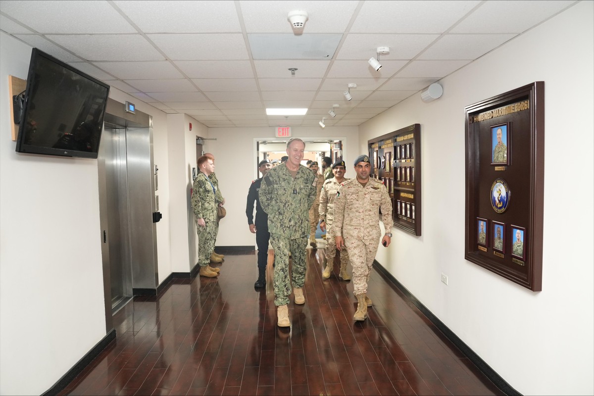 Kuwaiti, Bahraini military chiefs discuss defense ties, maritime security