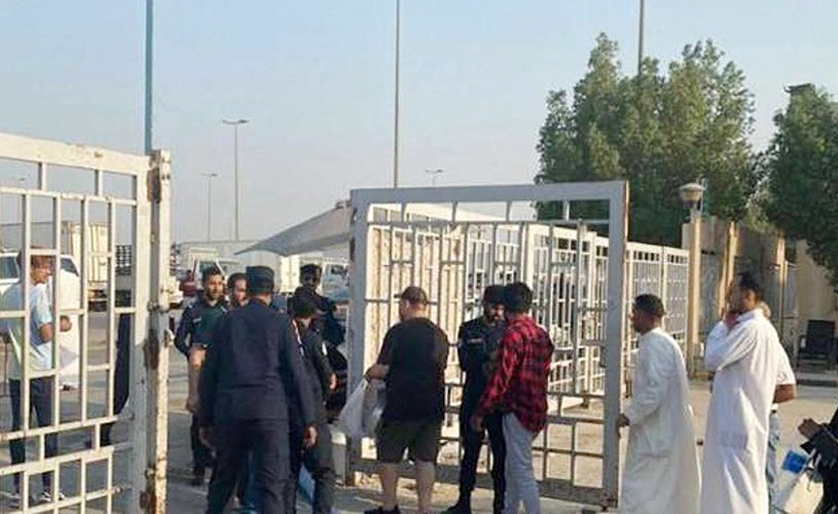 Kuwait to Deport 52 Expats Arrested in Friday Market Raid