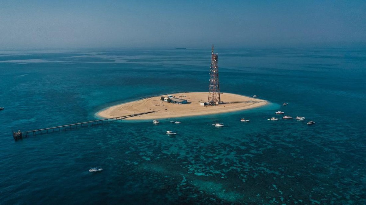 Kuwait Municipality collects 5,000 bags of waste from island beaches