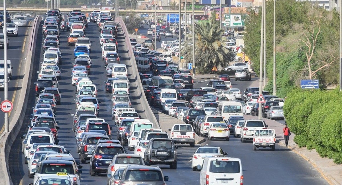 Kuwait to ban trucks on main roads during peak hours from Sept. 1
