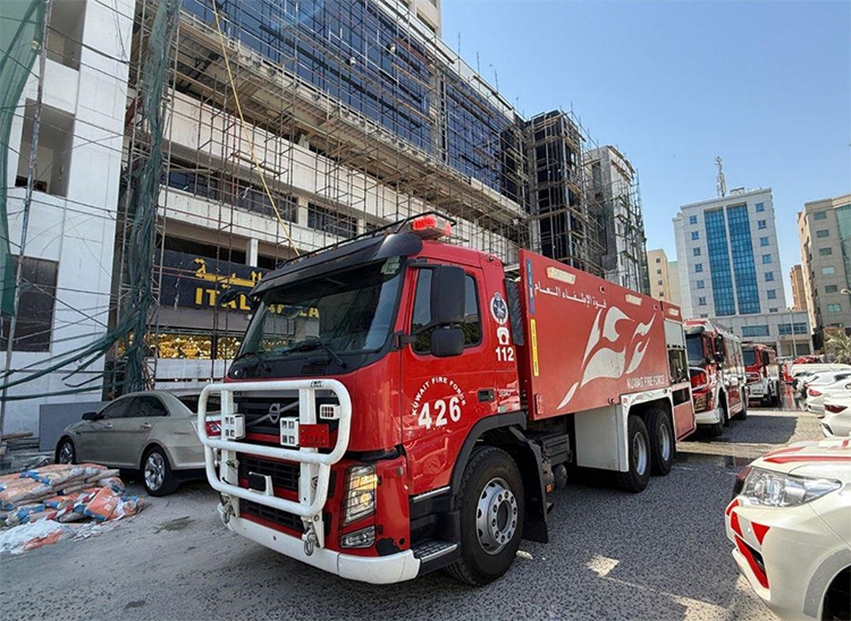 Firefighters Contain Blaze in Hawally Building | arabtimes