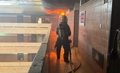 Firefighters Contain Blaze in Hawally Building | arabtimes