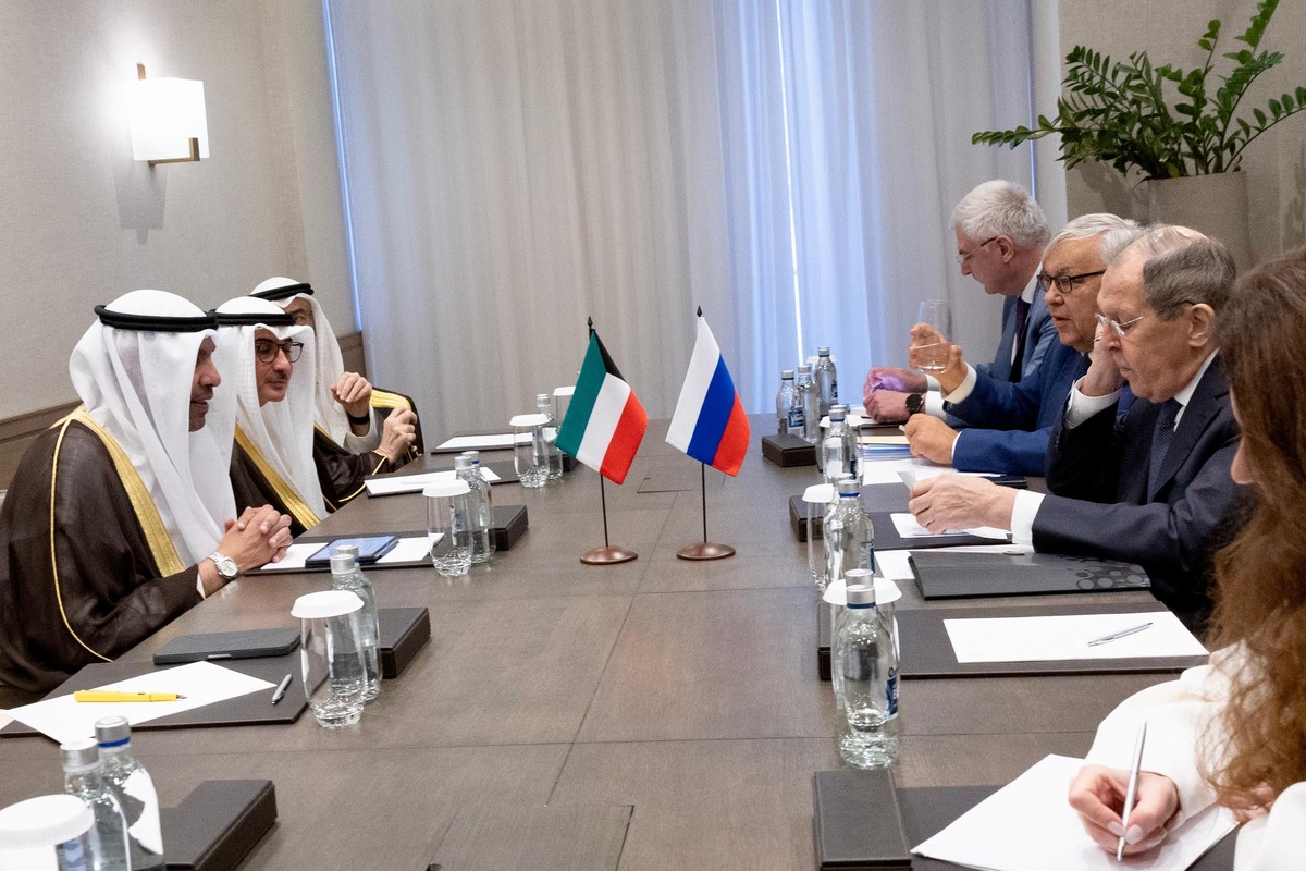 Kuwait FM Reaffirms GCC Solidarity with Qatar, Condemns Israeli Aggression