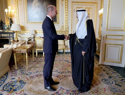 Kuwait Crown Prince meets Prince of Wales, conveys Amir’s message
