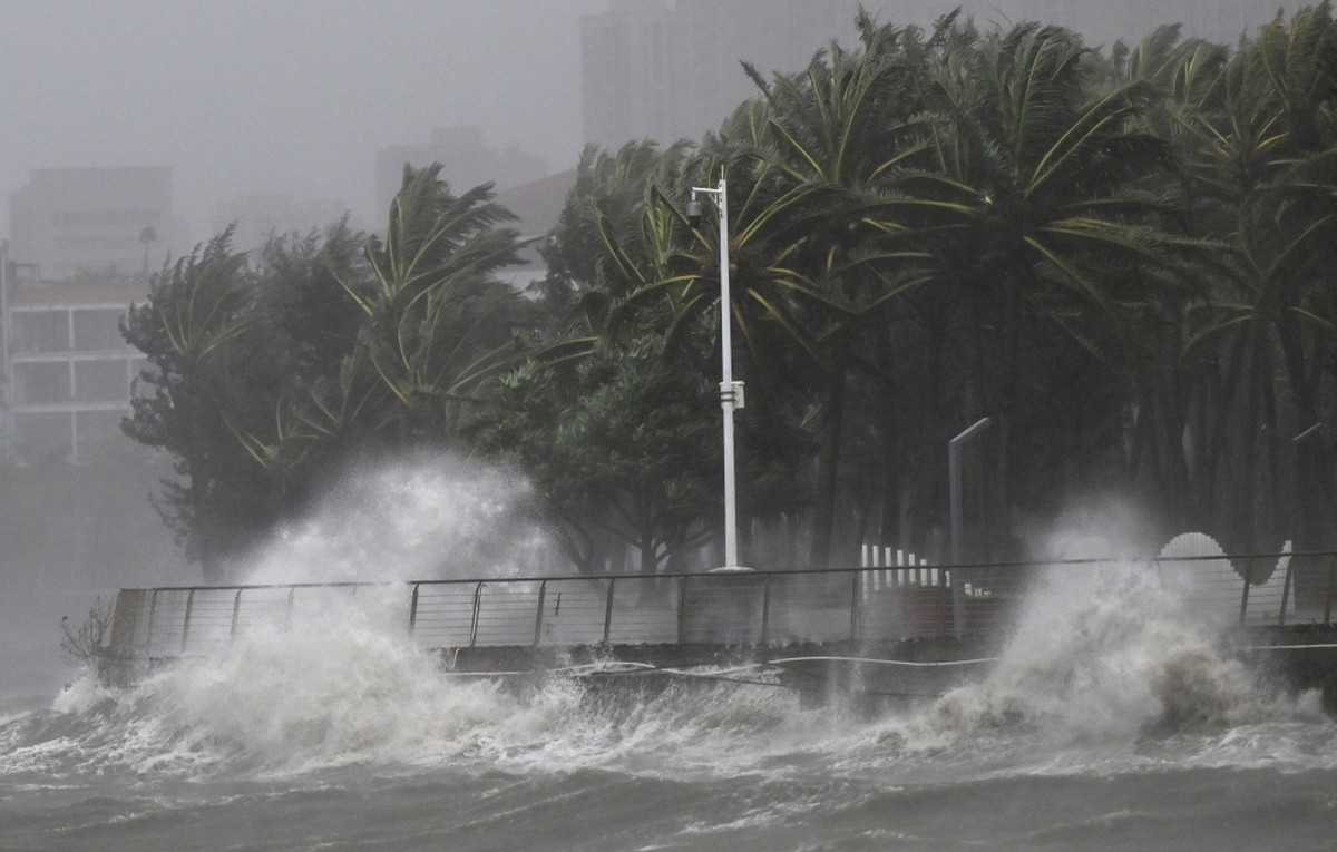 <span class='tagLine tagLine_en'><span class='tagLine tagLine_en'>Typhoon Matmo makes landfall in China's Guangdong</span></span>