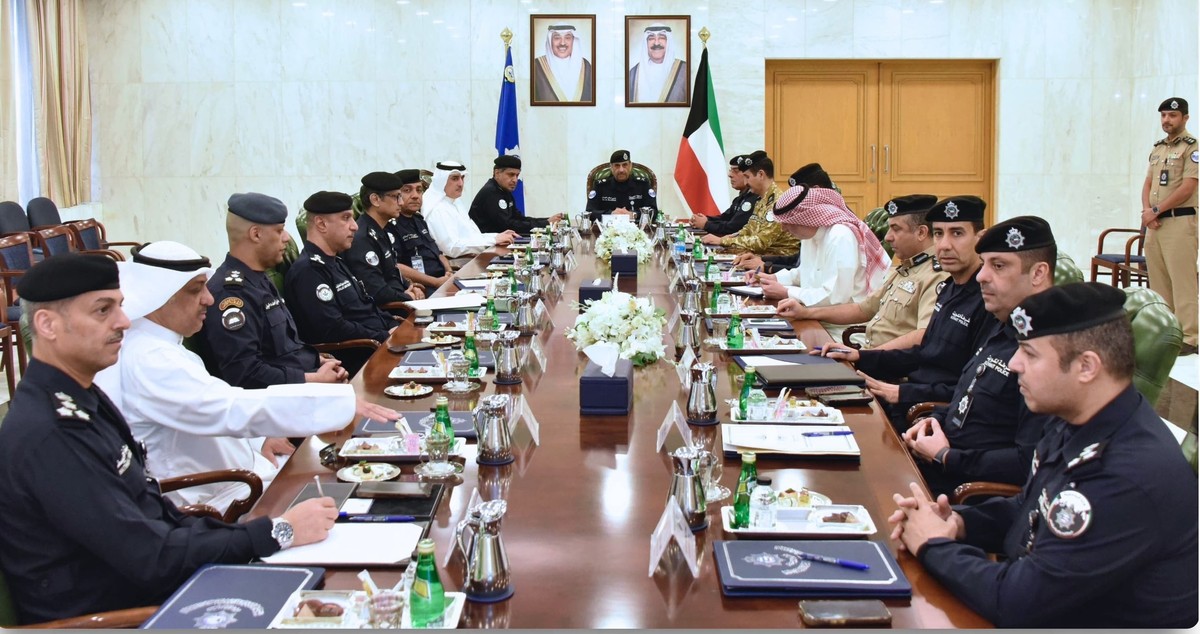 Kuwait Interior Ministry reviews security operations in high-level meeting