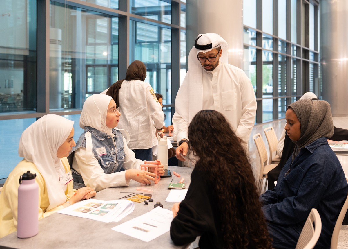 Kuwait hosts robotics workshop to empower girls in science and technology
