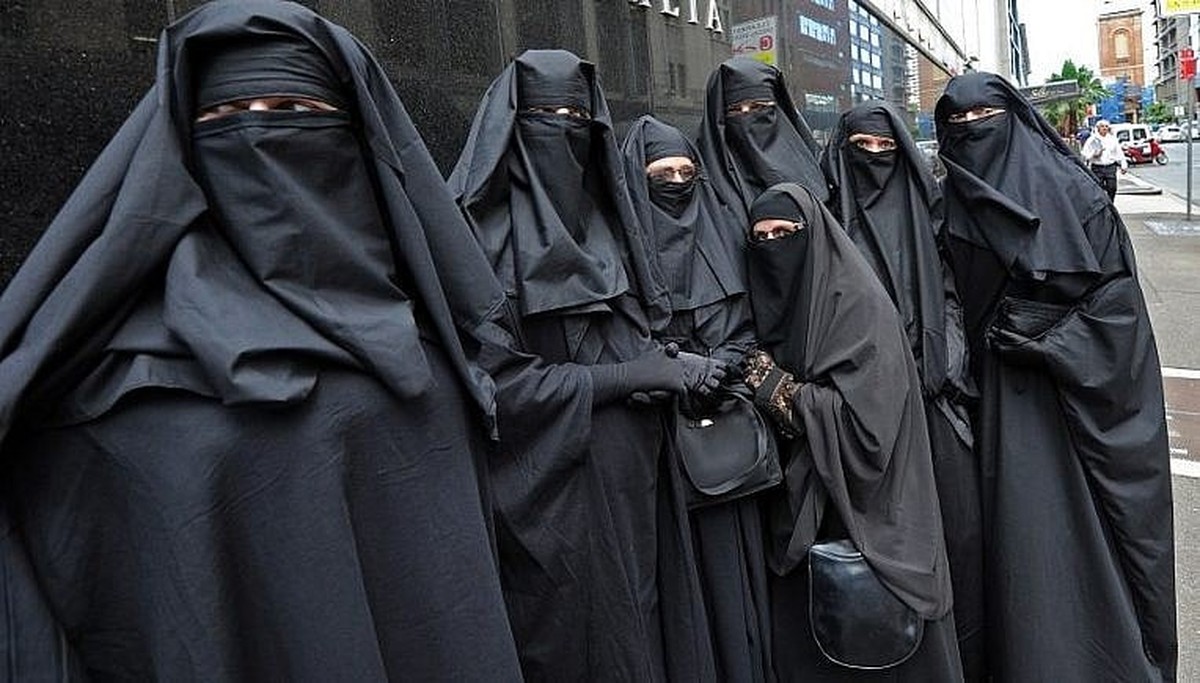 Now Wearing A Niqab In Public In Portugal Could Now Cost Up To &euro;4,000