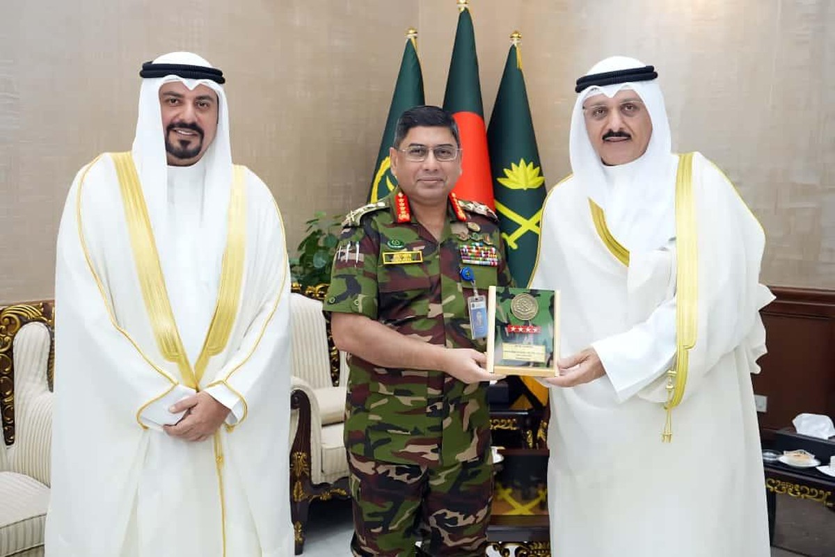 Kuwaiti diplomat and Bangladesh army chief discuss defense cooperation