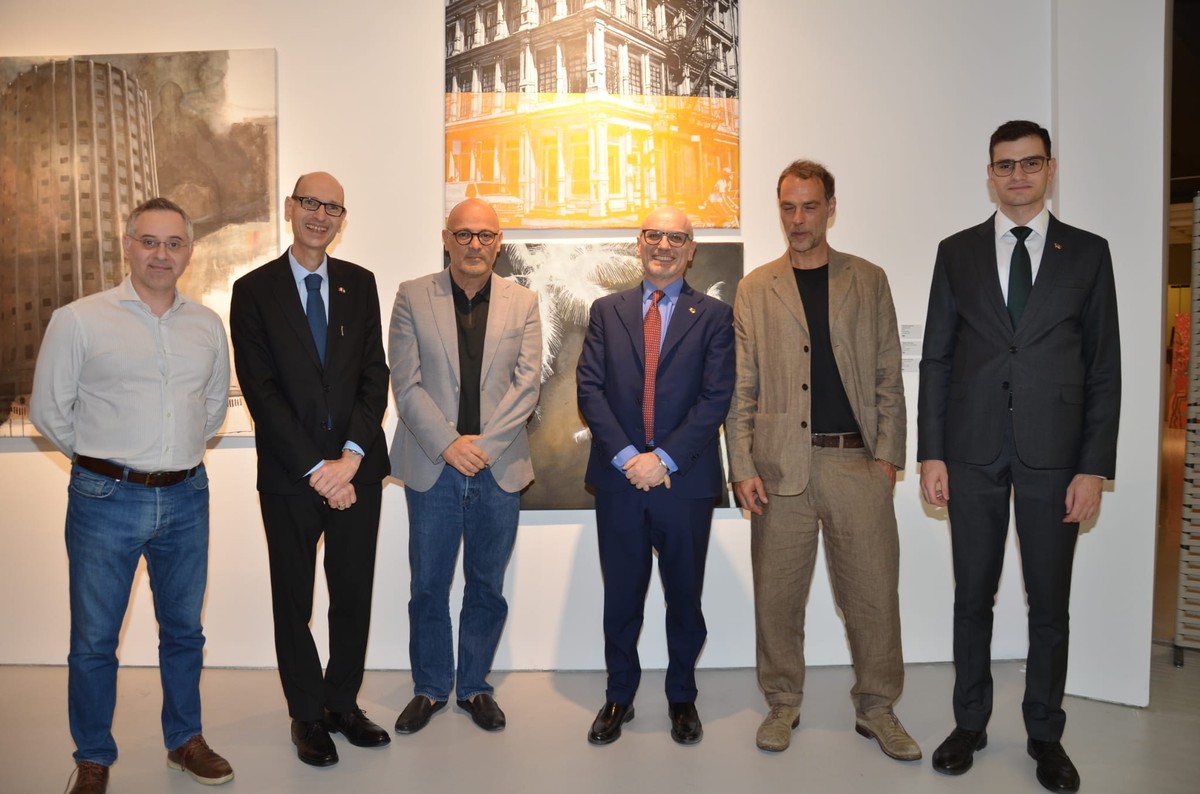 Italian Ambassador Inaugurates Federico Fiorentini&rsquo;s Art Exhibition in Kuwait