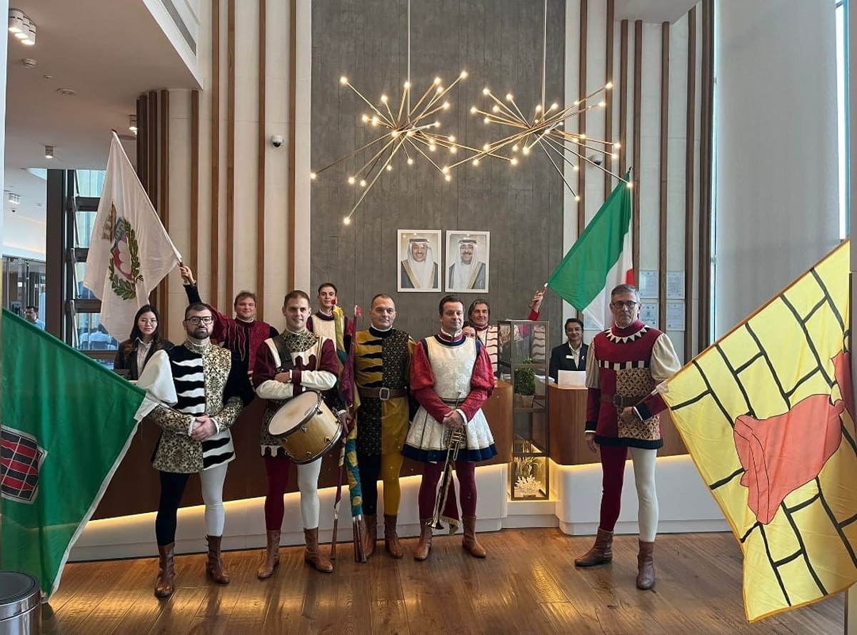 Italian Magic Unfolds at Avenues Mall with Dazzling Flag-Waving Show