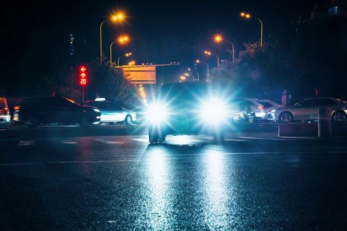 Headlights under scrutiny after driver complaints about 'blinding lights'