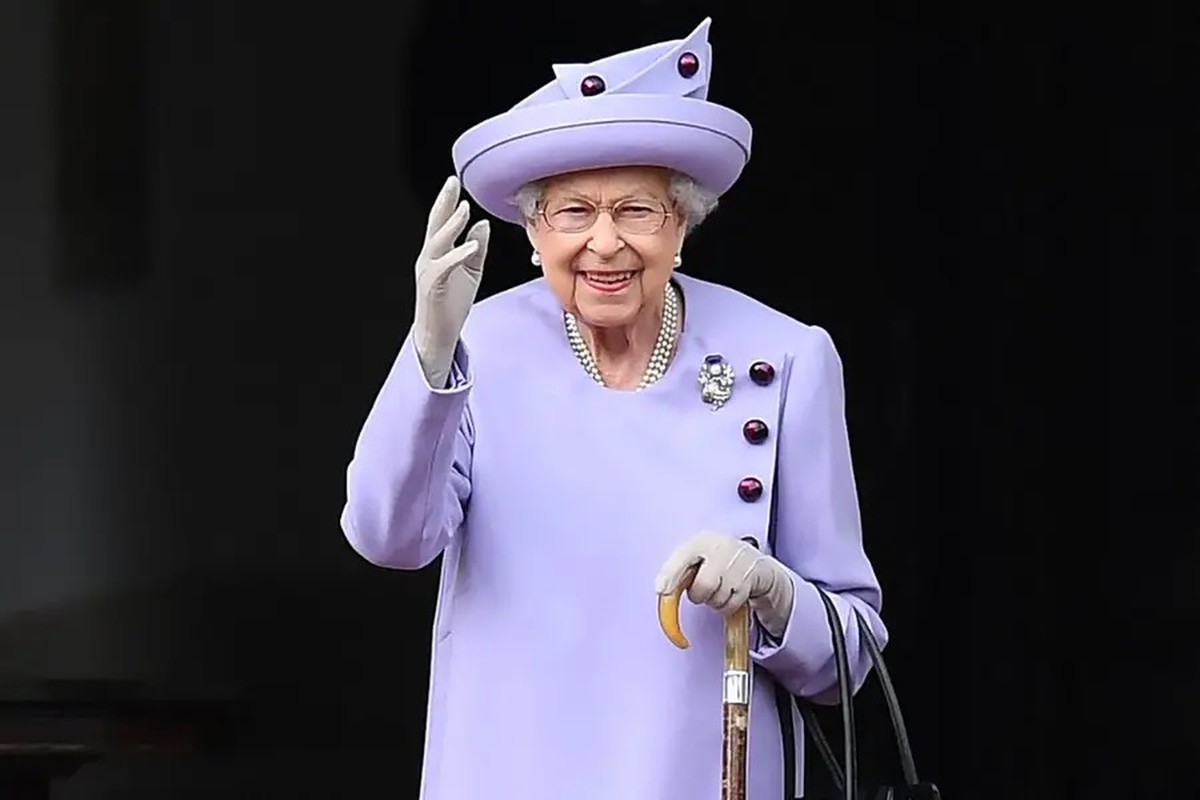 Buckingham Palace to stage the largest-ever display of Queen Elizabeth II's fashion