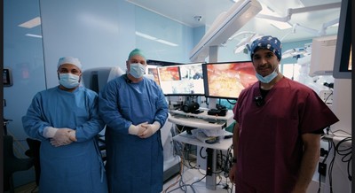 Kuwait performs two simultaneous robotic surgeries in a medical breakthrough