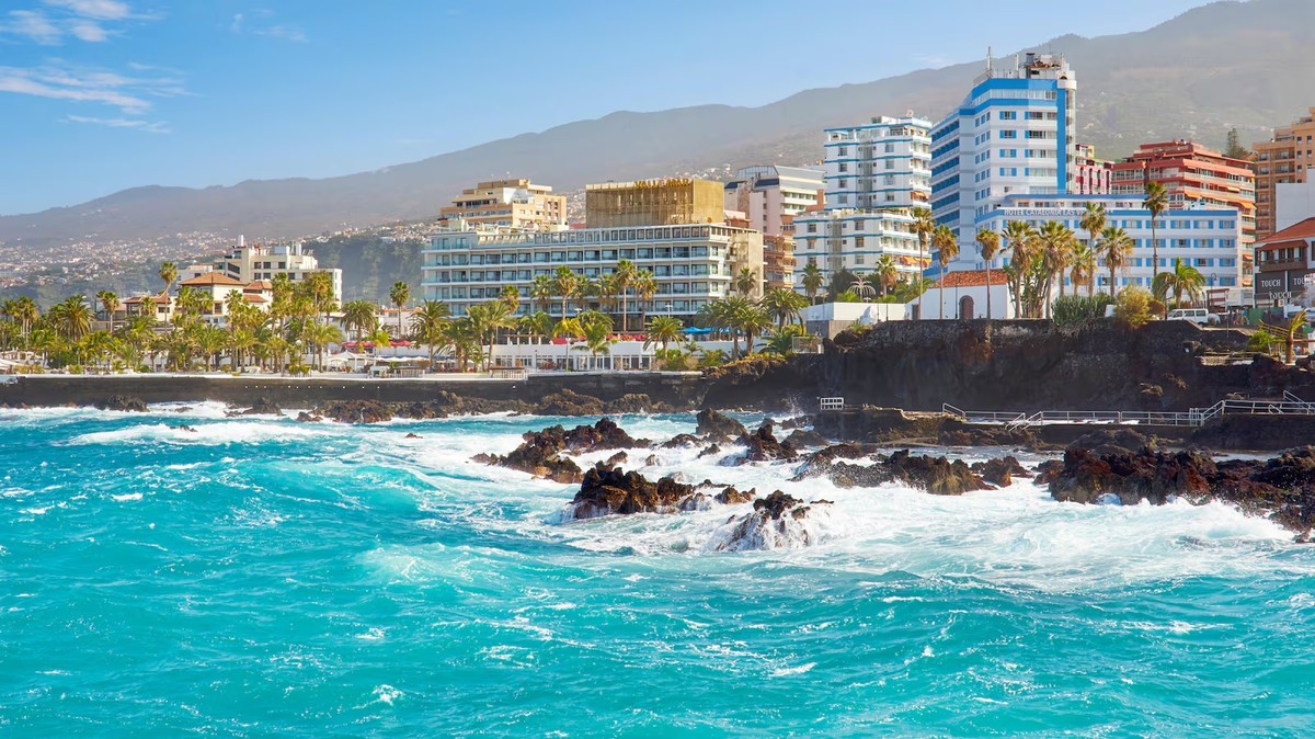 3 dead and 15 injured in tidal surge on Spain's Canary Islands