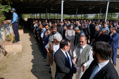 Pakistan investigates suicide bombing