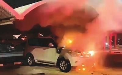 SUV Catches Fire at Al-Raqqa Clinic Parking Lot