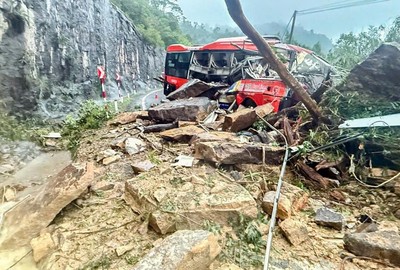 Landslide strikes bus on mountain pass in Vietnam, killing 6