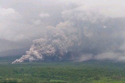 Indonesia raises alert for Mount Semeru volcano to highest level after a series of eruption