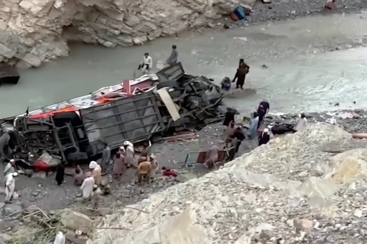 6 killed as passenger van falls into ravine in NW Pakistan