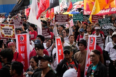 Thousands in Philippines protest corruption, demand return of stolen funds from flood projects