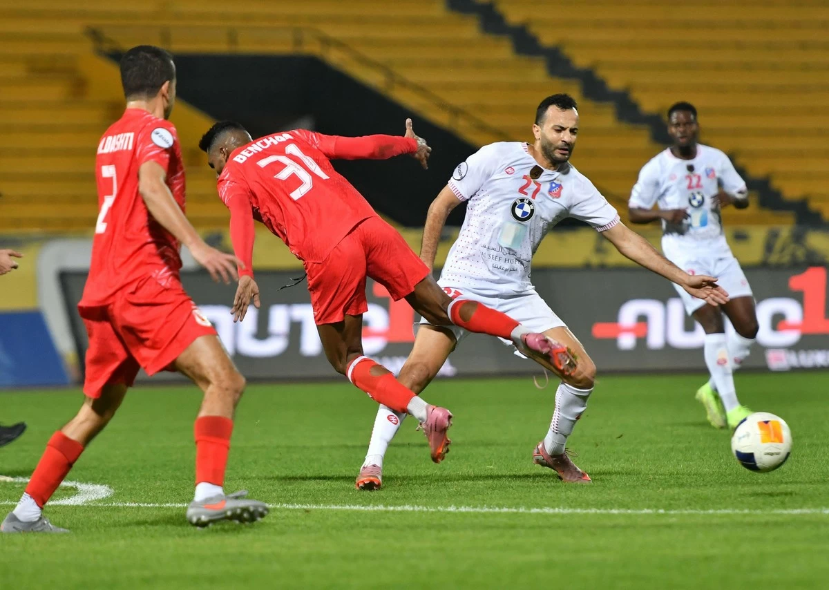 Kuwait Club and Al-Arabi keep title race alive
