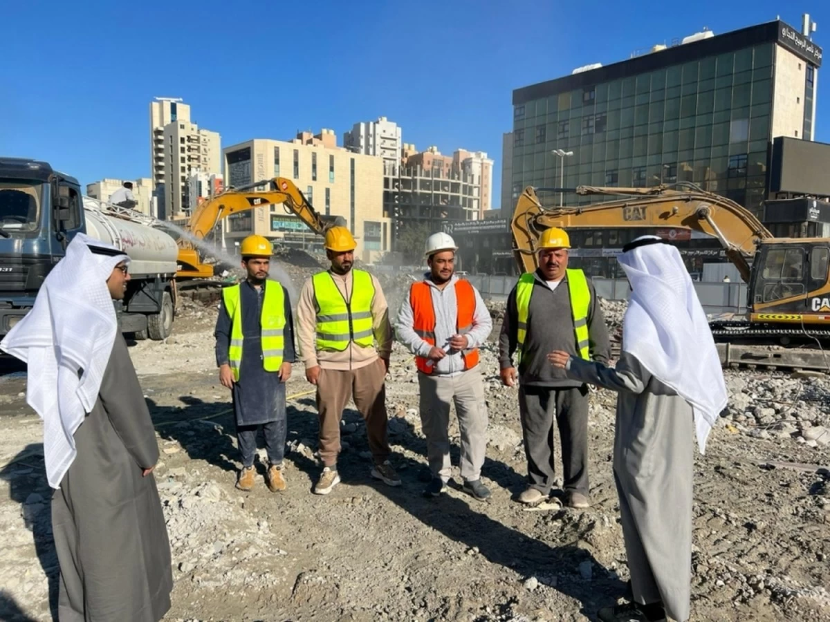 Kuwait Municipality Reviews Compliance with Demolition Regulations