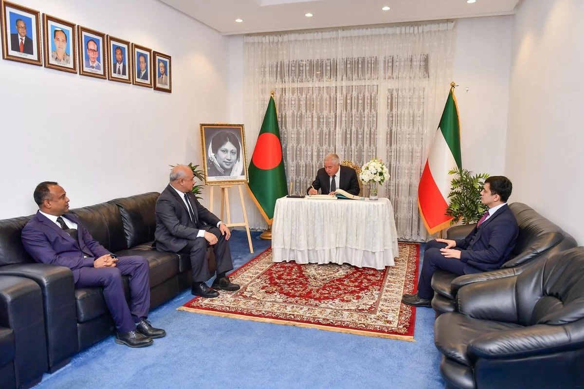 Bangladesh Embassy in Kuwait Holds Condolence Book Signing for Former PM Khaleda Zia