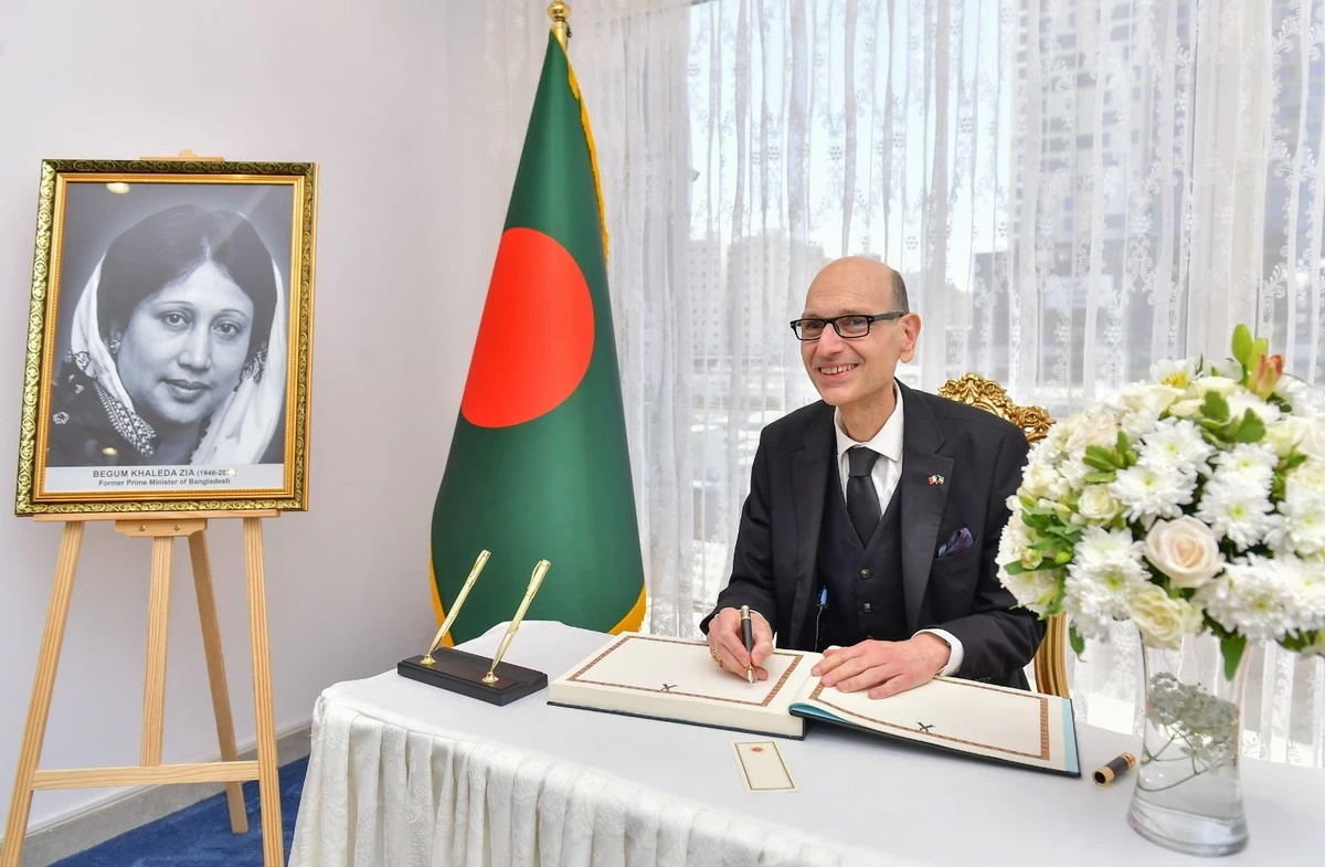 Bangladesh Embassy in Kuwait Holds Condolence Book Signing for Former PM Khaleda Zia