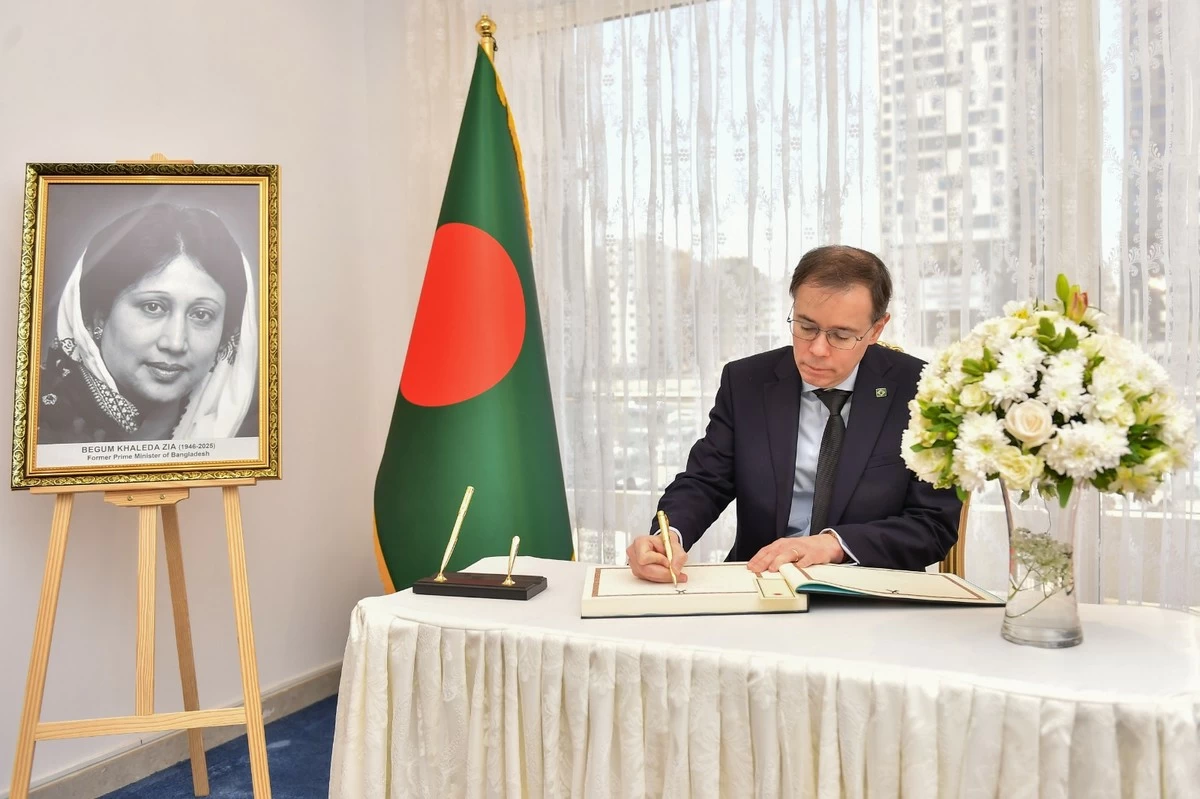 Bangladesh Embassy in Kuwait Holds Condolence Book Signing for Former PM Khaleda Zia