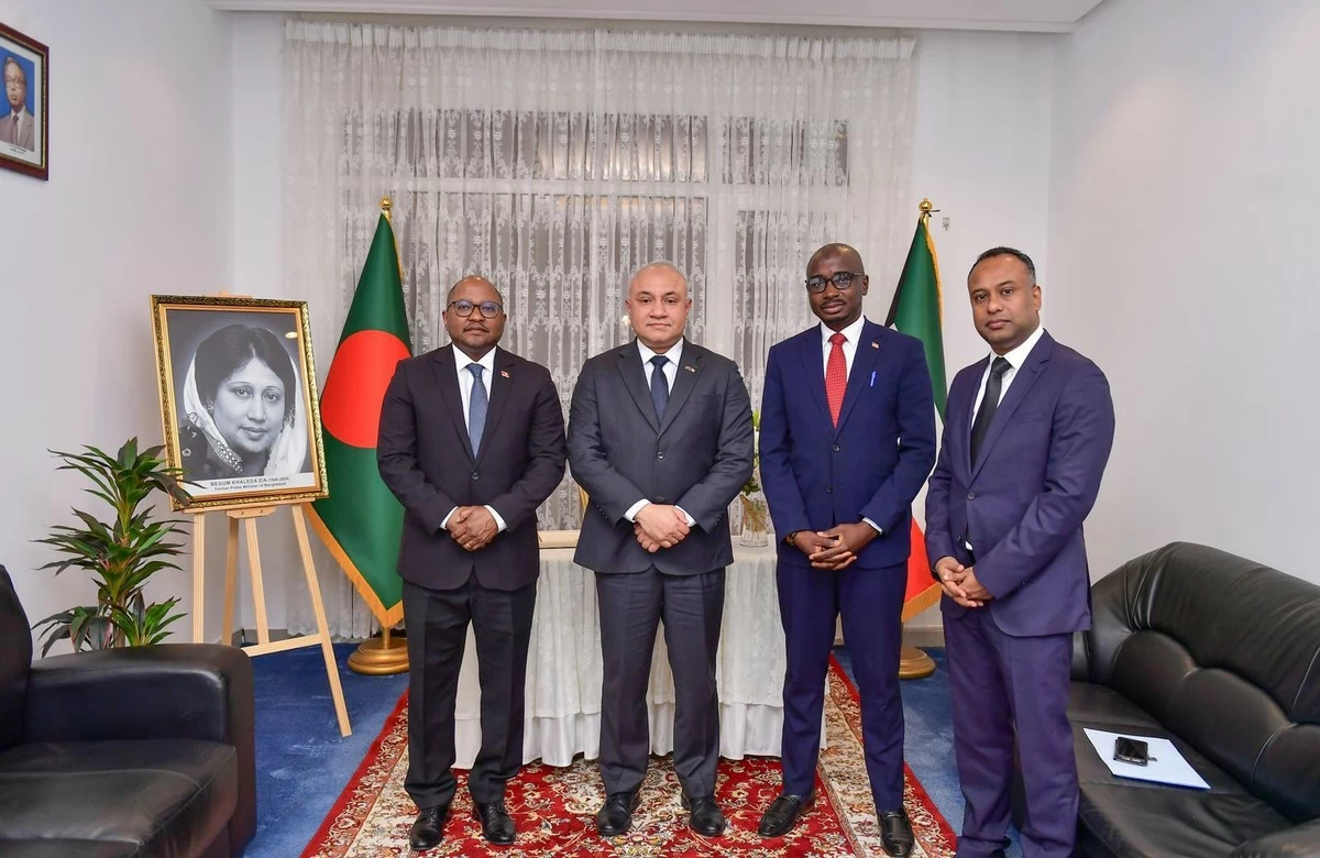 Bangladesh Embassy in Kuwait Holds Condolence Book Signing for Former PM Khaleda Zia