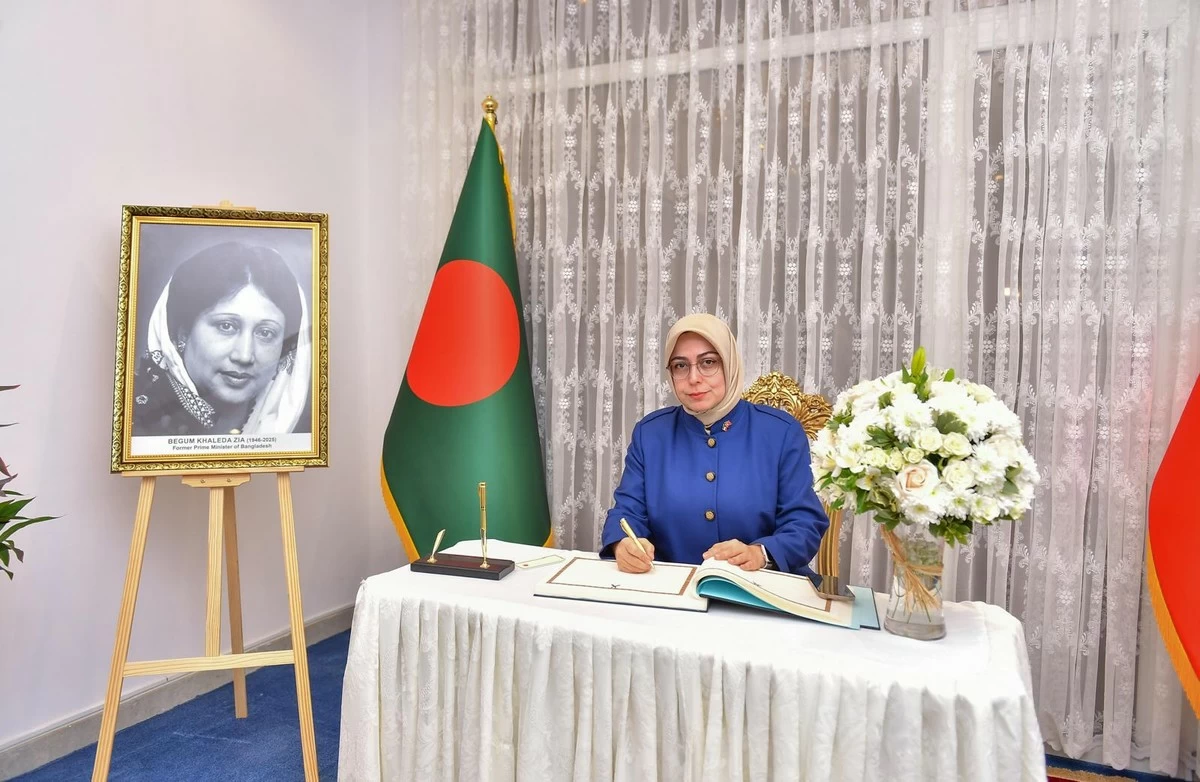 Bangladesh Embassy in Kuwait Holds Condolence Book Signing for Former PM Khaleda Zia