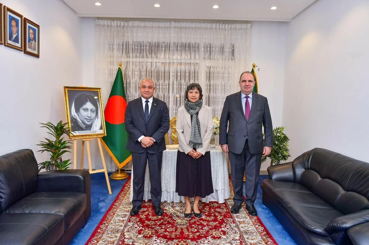 Bangladesh Embassy in Kuwait Holds Condolence Book Signing for Former PM Khaleda Zia