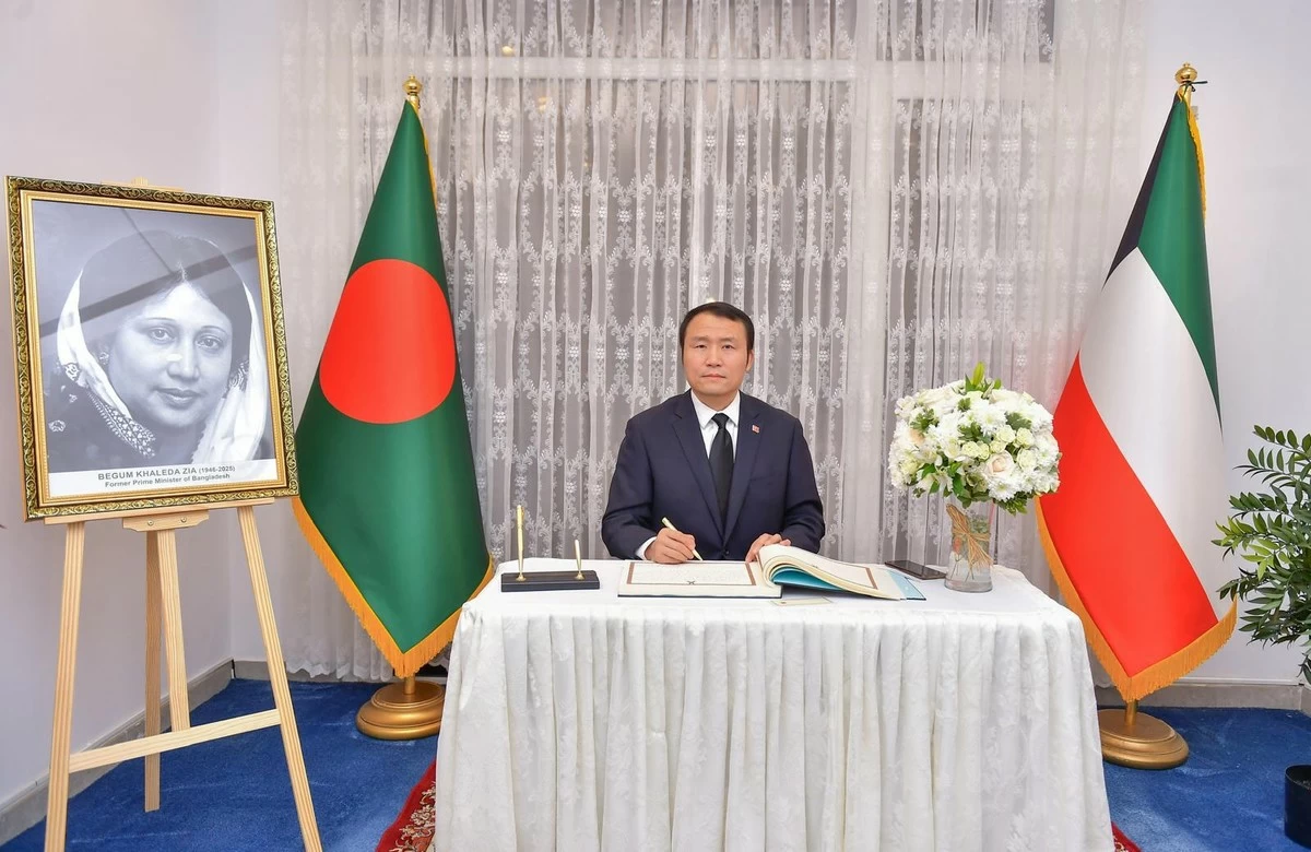 Bangladesh Embassy in Kuwait Holds Condolence Book Signing for Former PM Khaleda Zia