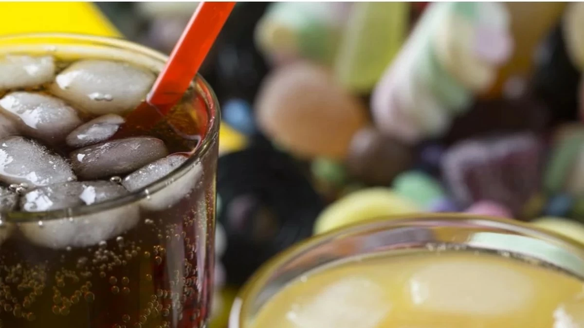 Cheaper sugary drinks threaten global health, especially among young people: WHO
