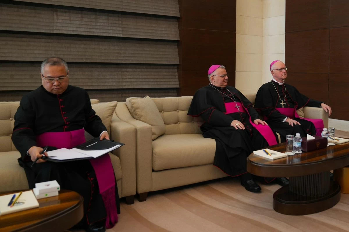 Kuwait Prime Minister Meets Vatican Secretary of State Cardinal Pietro Parolin at Bayan Palace