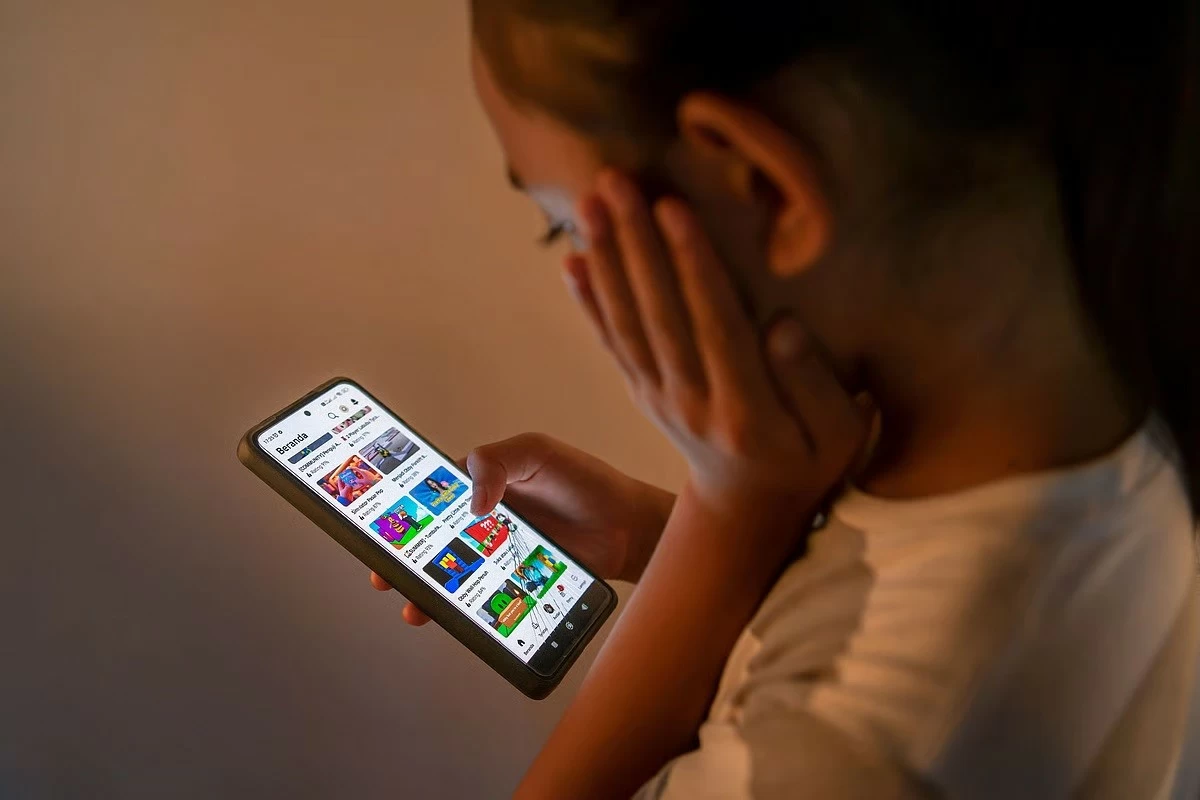 Foreign apps must comply with UAE&rsquo;s new child safety law